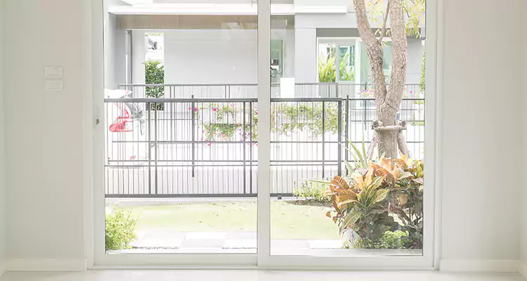 Balcony Screen Door Repair in Newark, CA