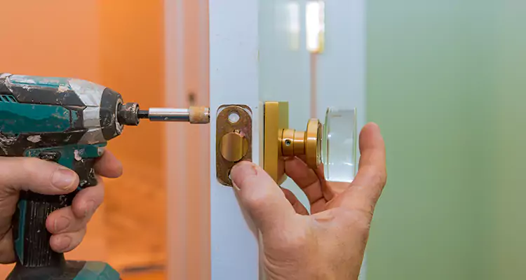 Broken Door Knob Fix in Newark, CA